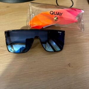 Quay sunglasses black